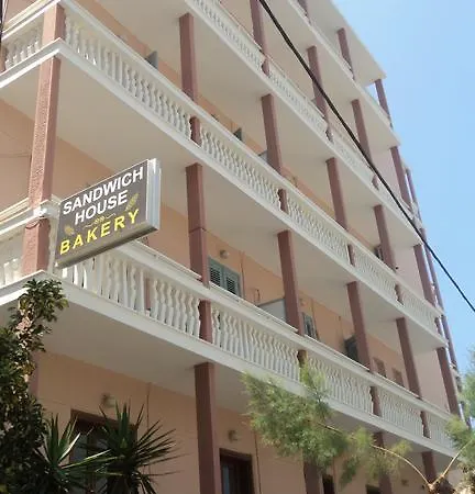 Apartahotel Achillion 2*